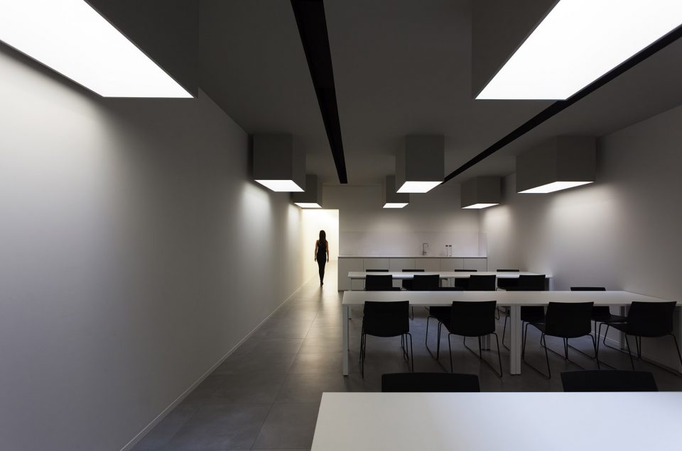 1905 Office Building by Fran Silvestre Arquitectos
