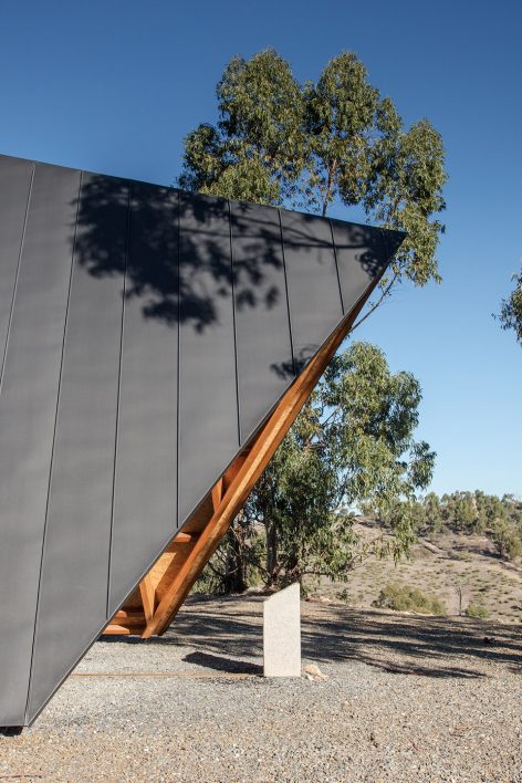 Chapel of NOSSA SENHORA DE FÁTIMA by Plano Humano Arquitectos