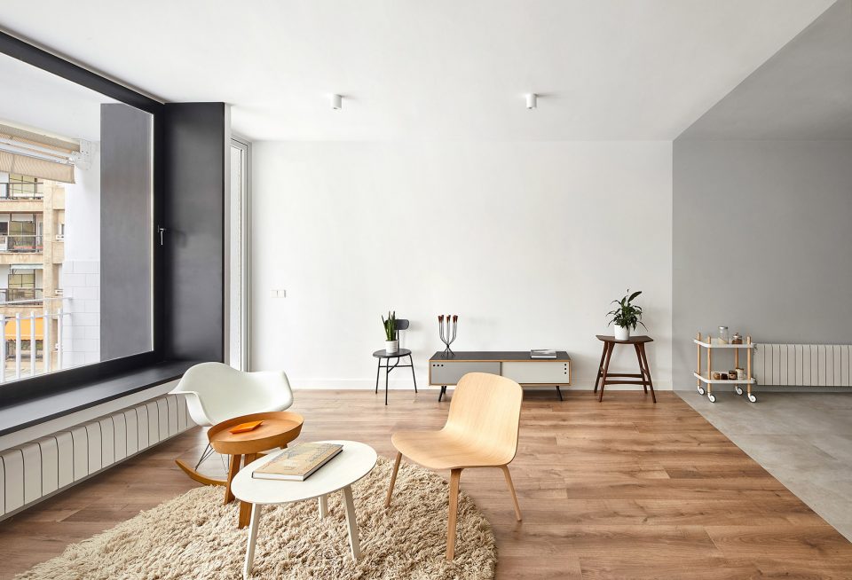 Villarroel Apartment by Raúl Sánchez