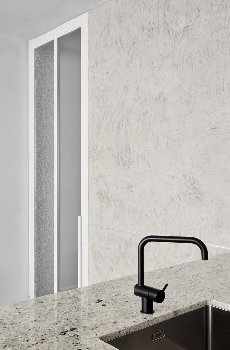 Villarroel Apartment by Raúl Sánchez