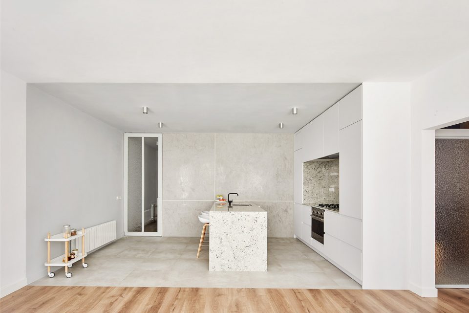 Villarroel Apartment by Raúl Sánchez