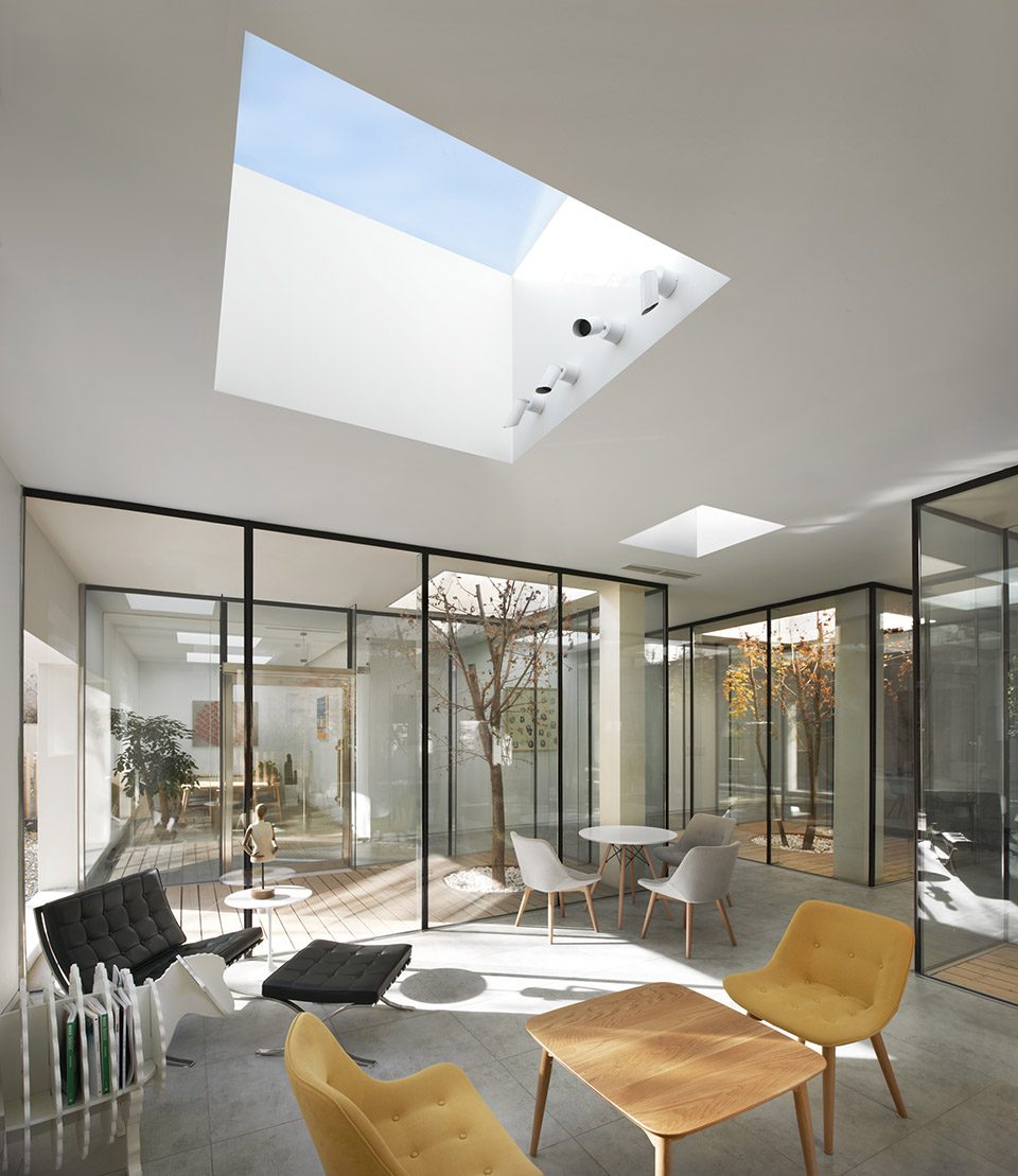 BMLZ Villa Office by TSUTSUMI ASSOCIATES