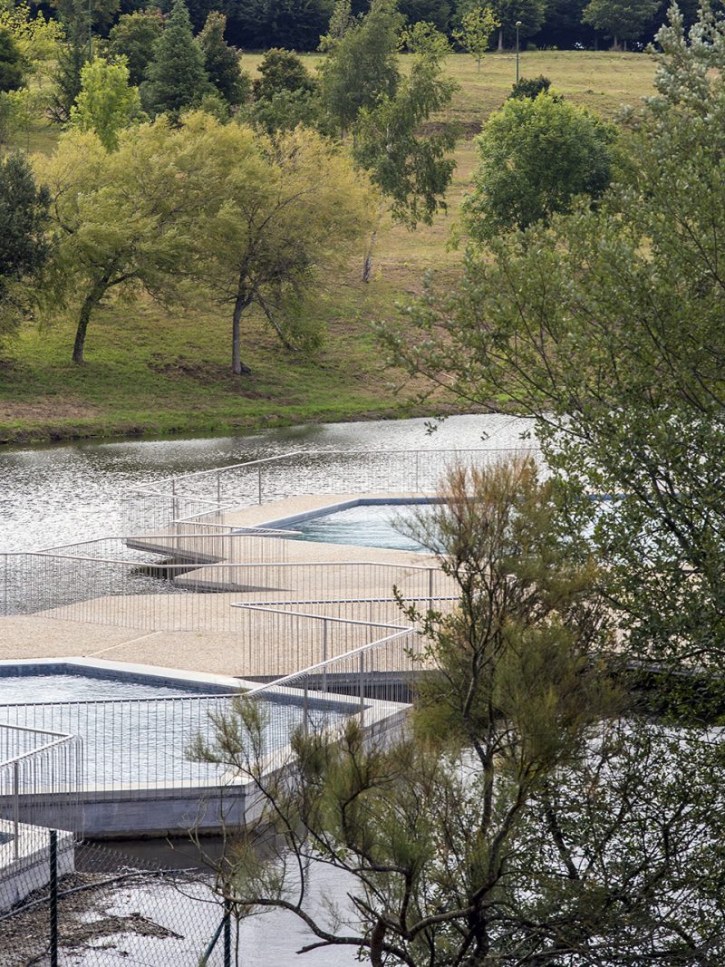 Monte do Gozo Swimming Pool by OLAestudio