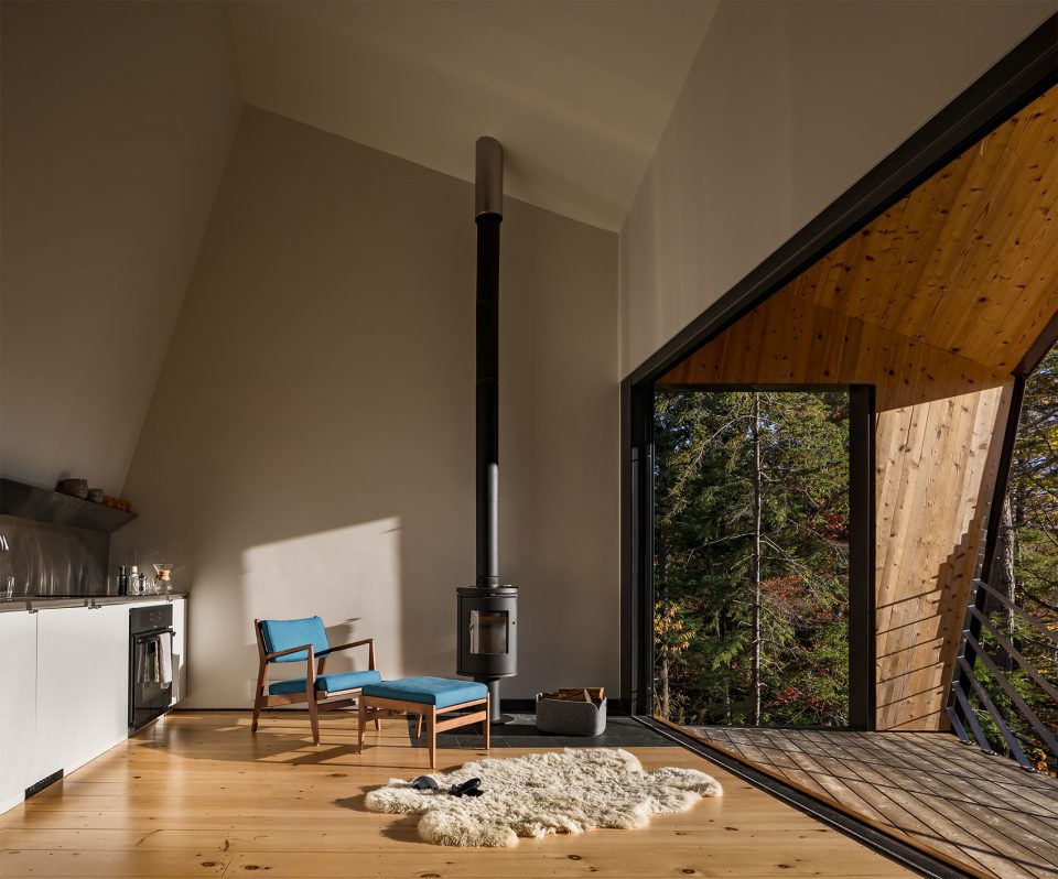 Cabin On A Rock by I KANDA ARCHITECTS