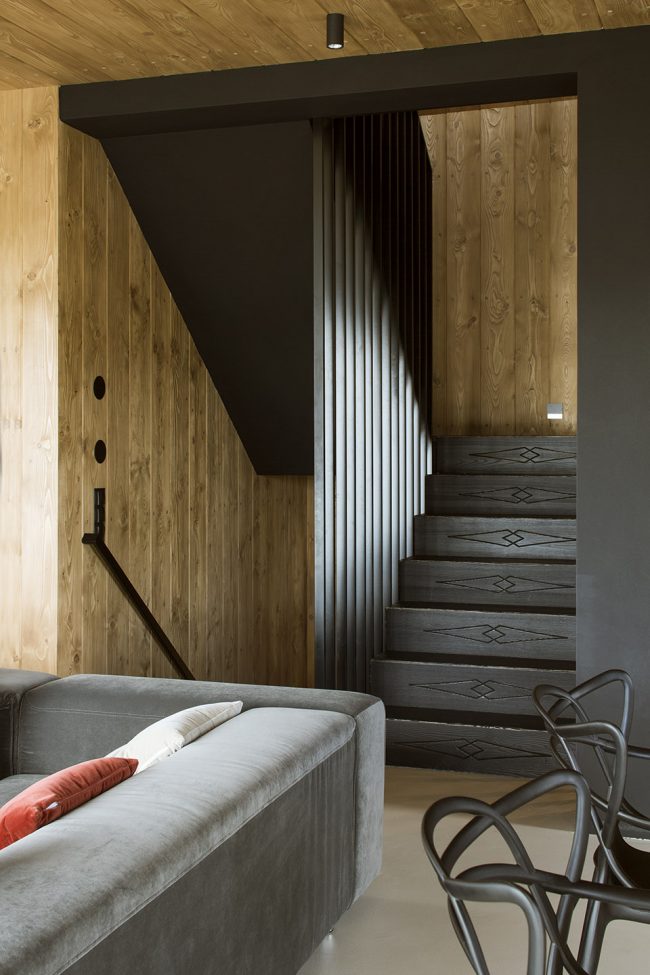 Mountain Cottage by HOLA Design studio