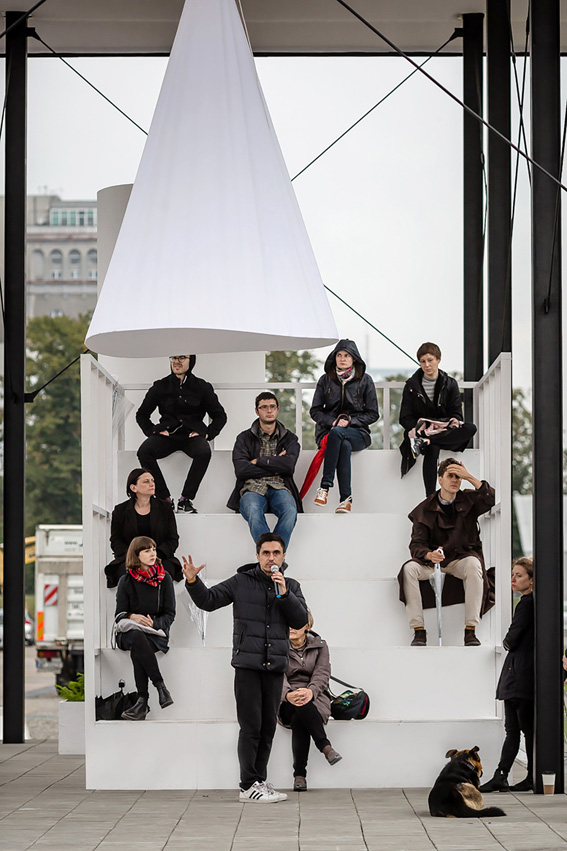 Installation on the Parade Square in Warsaw by BudCud