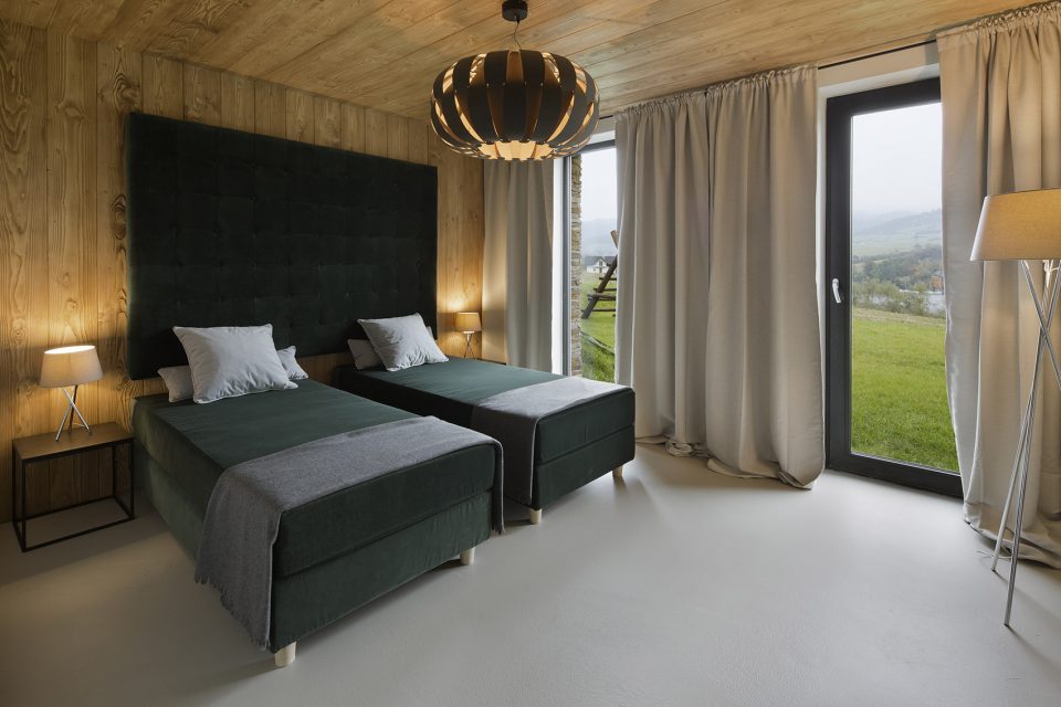 Mountain Cottage by HOLA Design studio