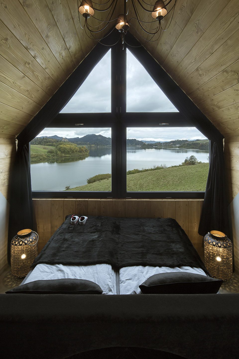 Mountain Cottage by HOLA Design studio