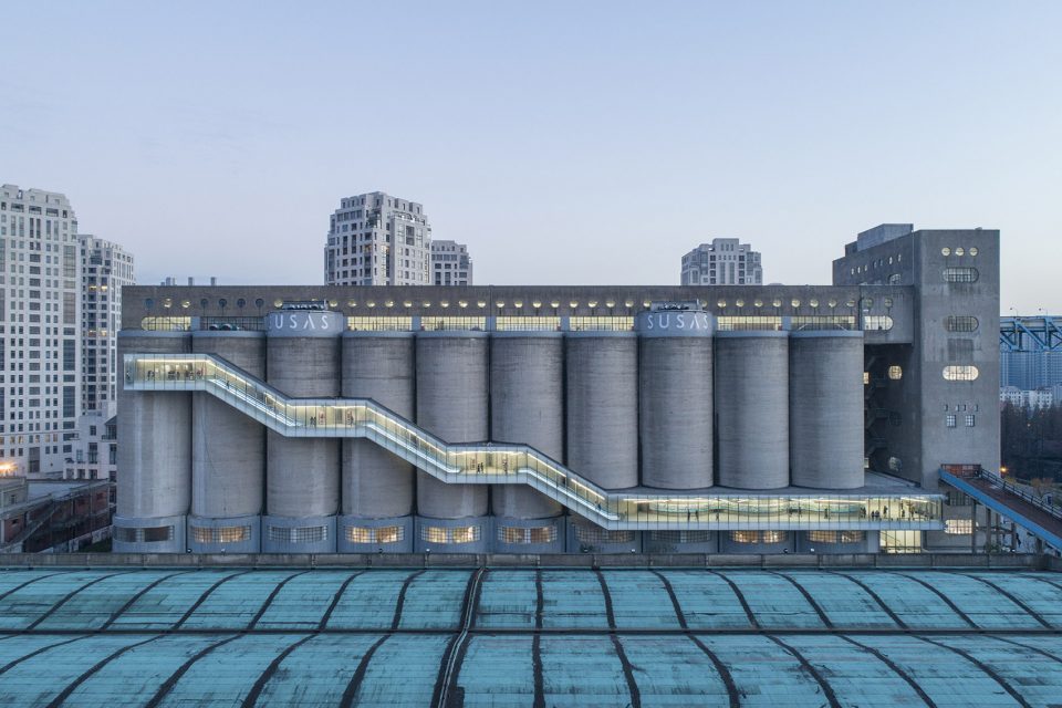 renovation of 80000 ton silos on minsheng wharf china by atelier deshaus 960x640