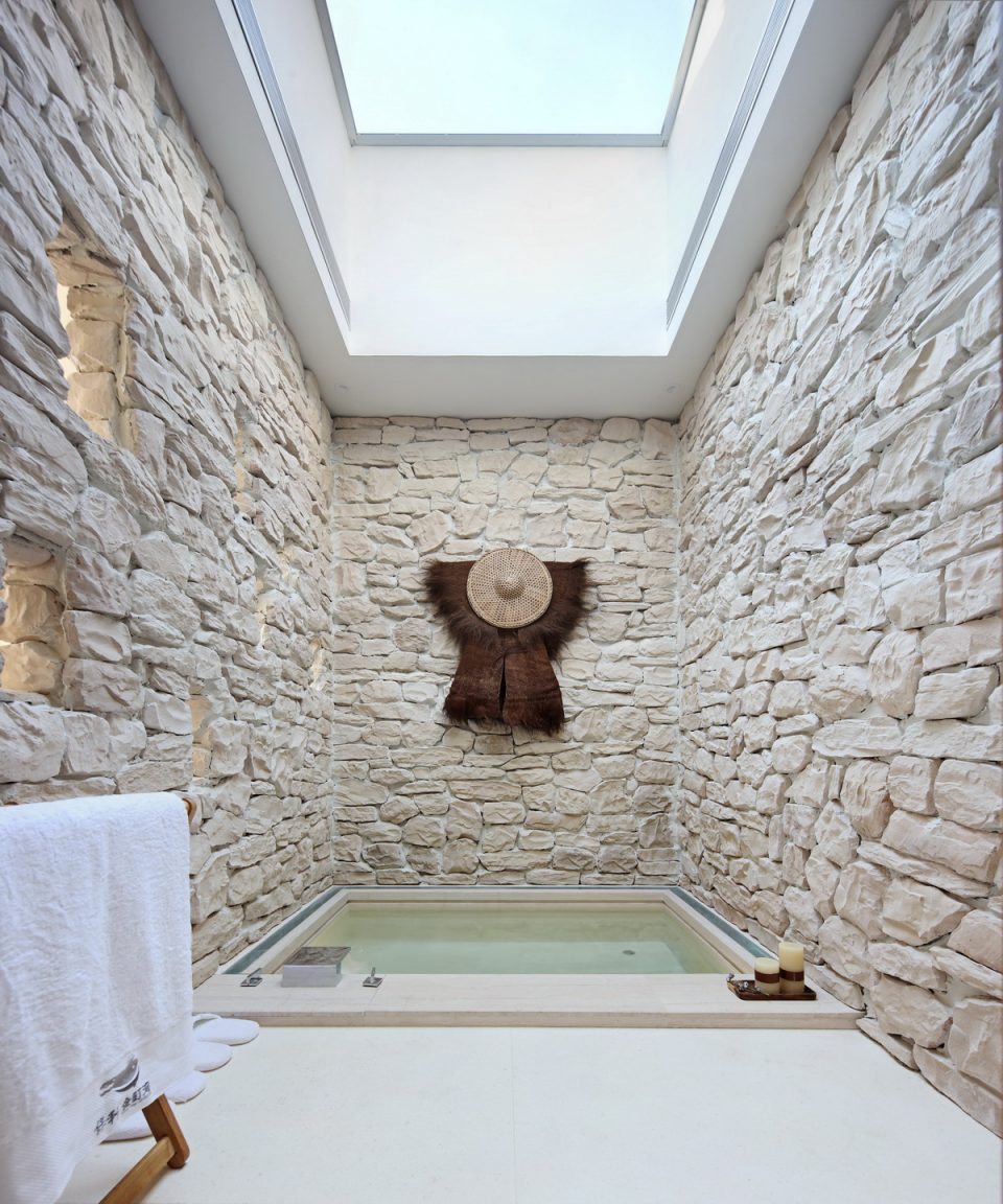 Shanwei Poly Gold Ting Harbour Villa by CC DESIGN CO.LTD .