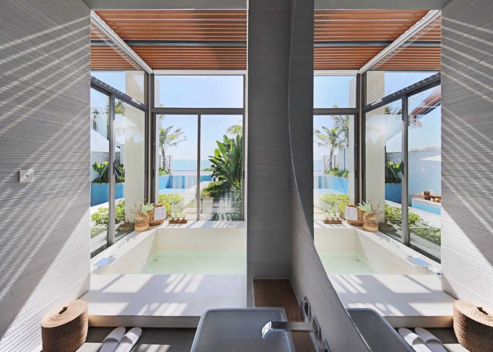 Shanwei Poly Gold Ting Harbour Villa by CC DESIGN CO.LTD .