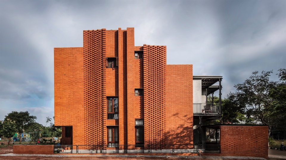 Corbel House by Kamat Rozario Architecture