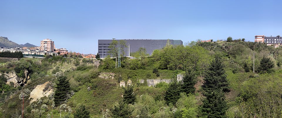 Fronton Bizkaia by Marcelo Ruiz Pardo y Javier Gaston