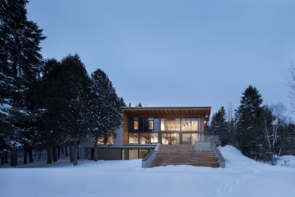 LAccostée House by Bourgeois Lechasseur architects