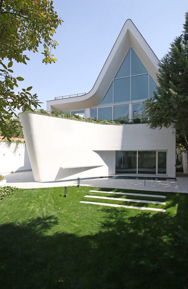 Villa for Older Brother Lavasan Iran by Nextoffice Alireza Taghaboni