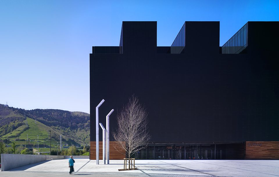 Fronton Bizkaia by Marcelo Ruiz Pardo y Javier Gaston
