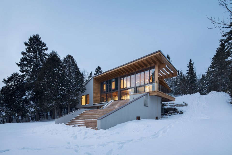 LAccostée House by Bourgeois Lechasseur architects