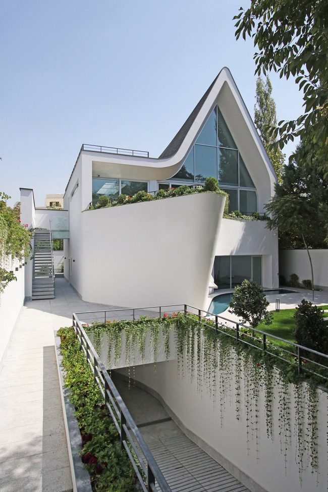 Villa for Older Brother Lavasan Iran by Nextoffice Alireza Taghaboni