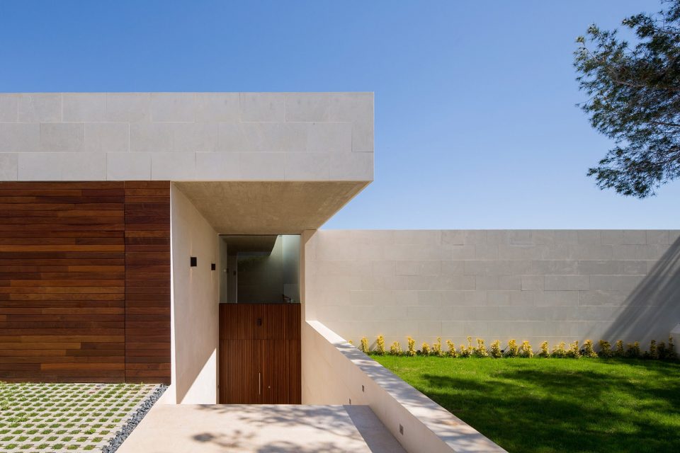 L20 HOUSE by OLARQ Osvaldo Luppi Architects