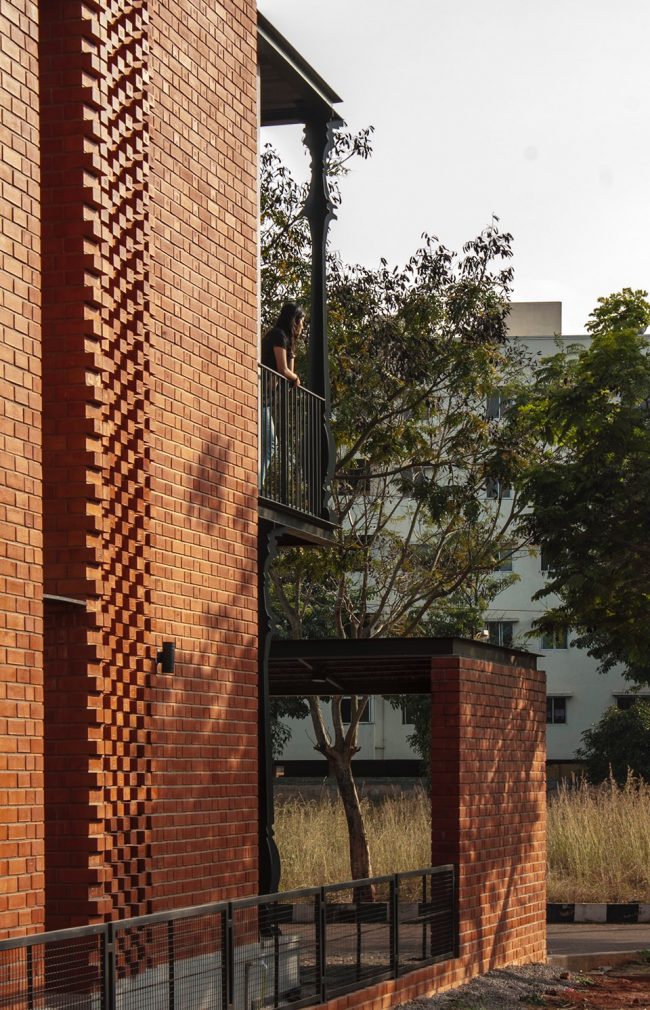 Corbel House by Kamat Rozario Architecture