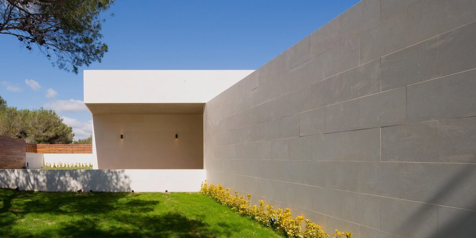 L20 HOUSE by OLARQ Osvaldo Luppi Architects