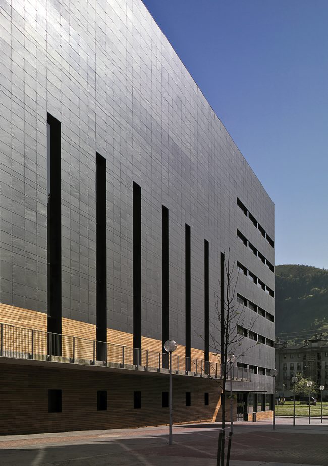 Fronton Bizkaia by Marcelo Ruiz Pardo y Javier Gaston