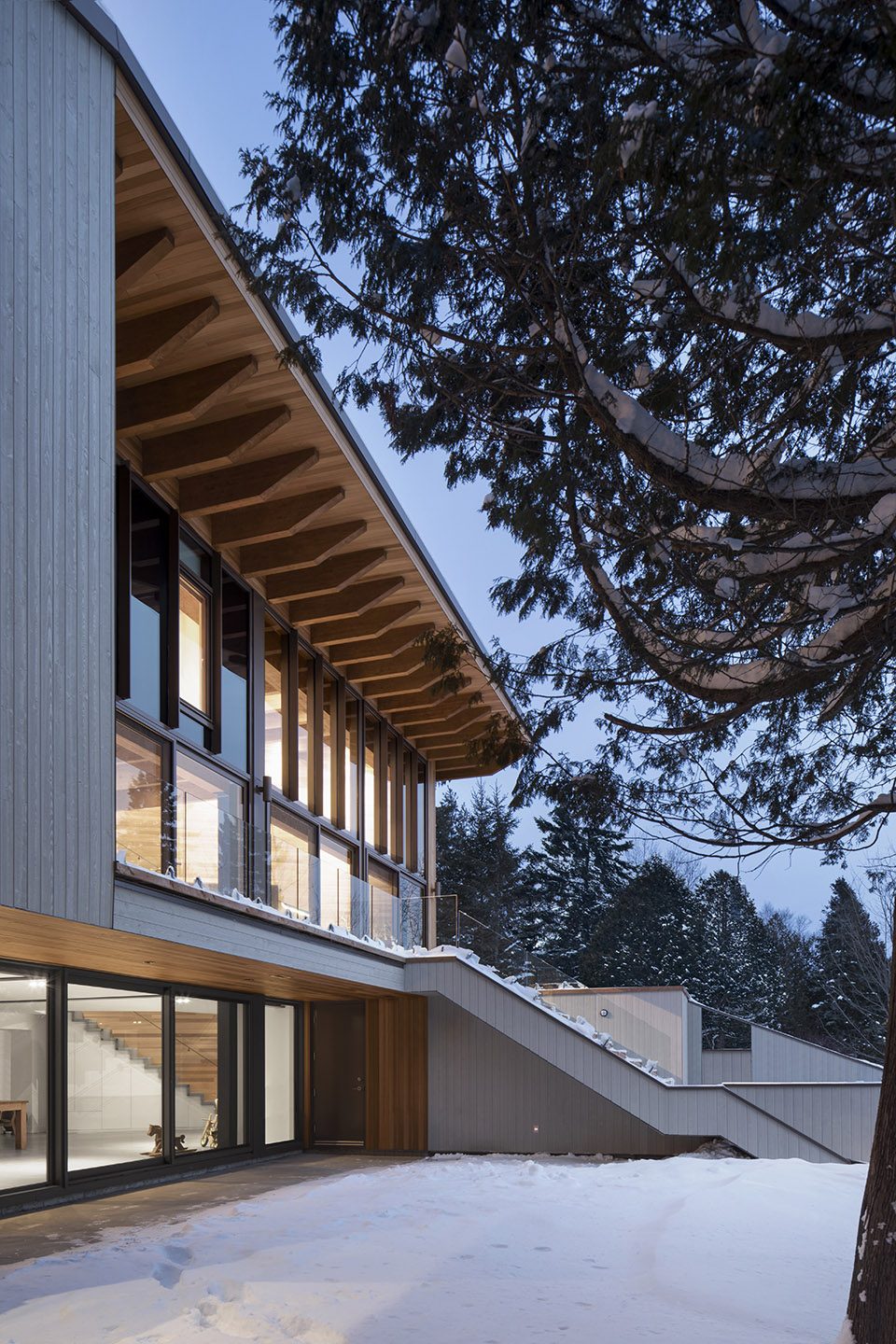 LAccostée House by Bourgeois Lechasseur architects