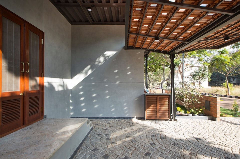 Corbel House by Kamat Rozario Architecture