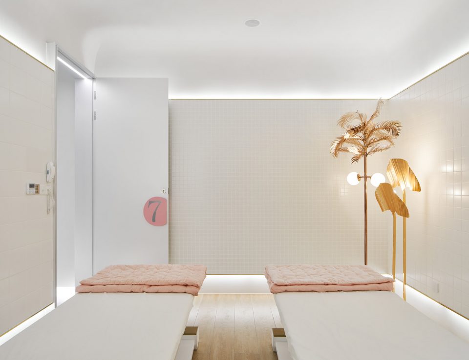 AOYAMA beauty center by GAZER