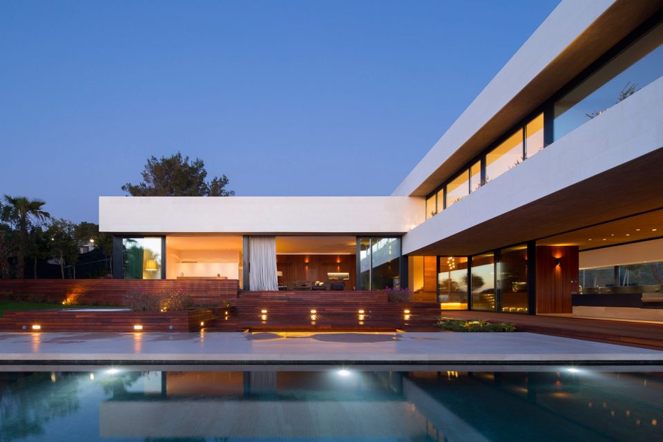 L20 HOUSE by OLARQ Osvaldo Luppi Architects