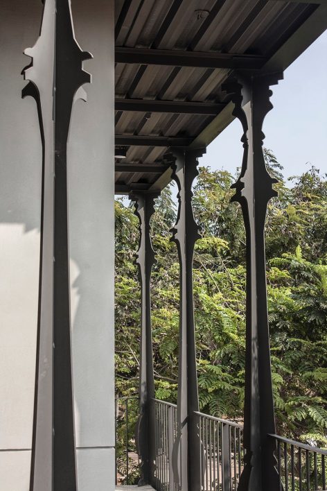 Corbel House by Kamat Rozario Architecture