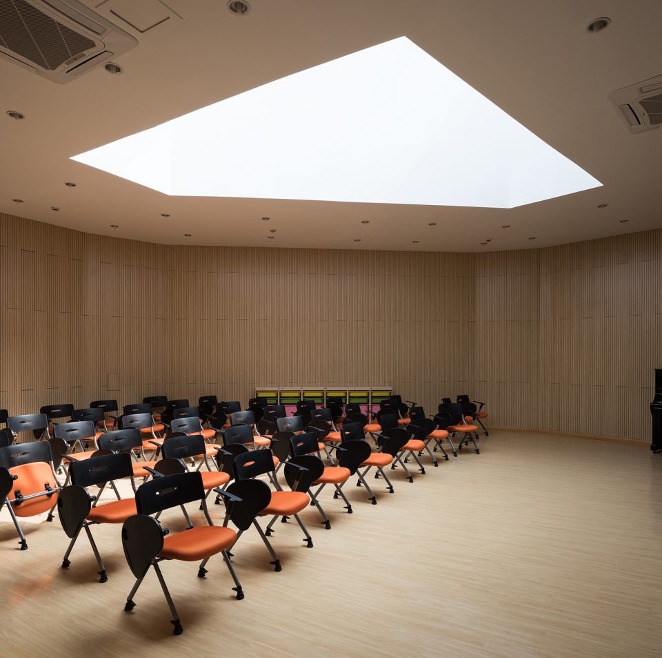 Tongji University Experimental Elementary School by Atelier Liu Yuyang Architects