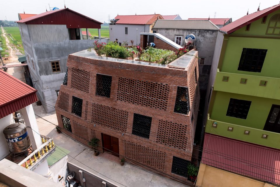 Brick Cave by HP Architects