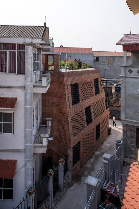 Brick Cave by HP Architects