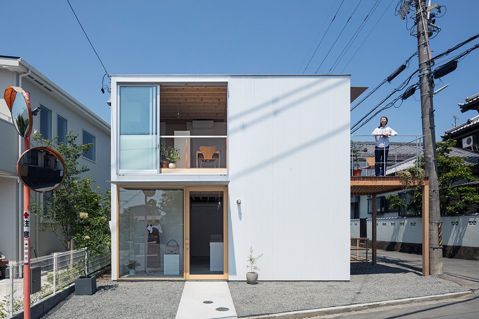 gre square house by suzuki architects