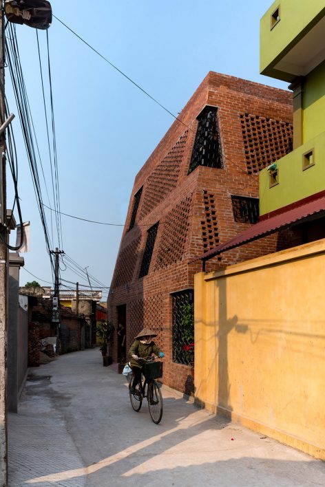 Brick Cave by HP Architects