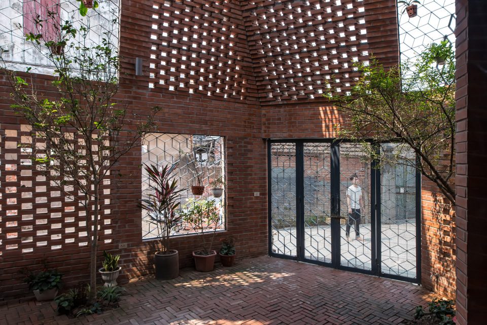 Brick Cave by HP Architects