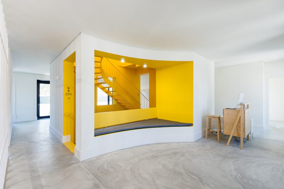 Hostel IN Parede by Aurora Arquitectos studio