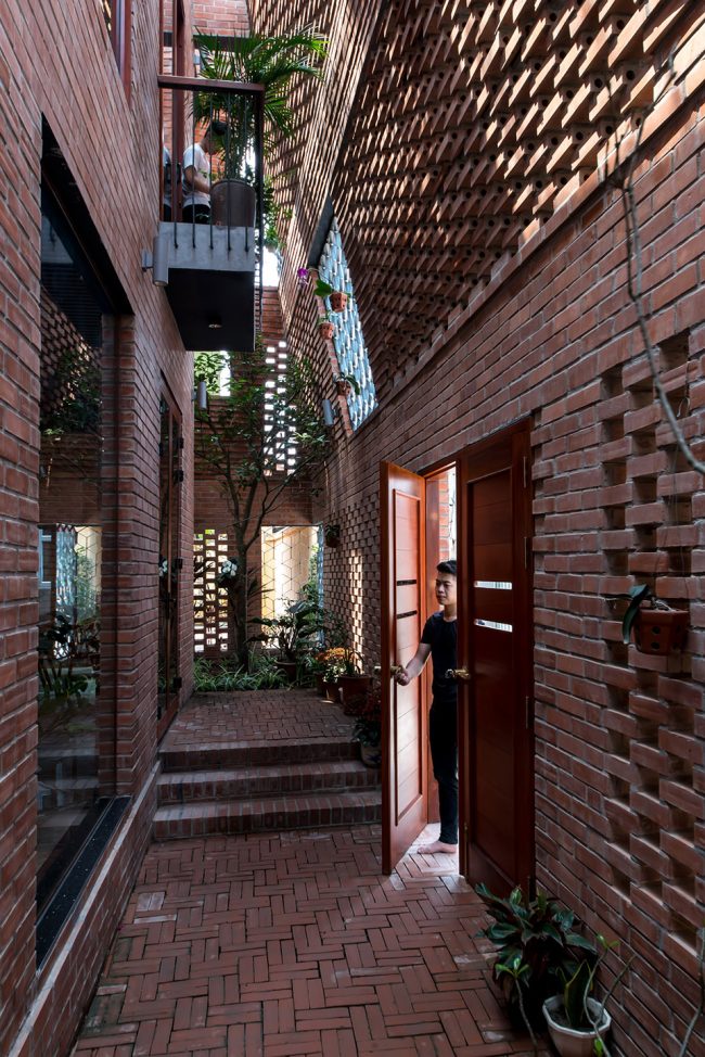 Brick Cave by HP Architects