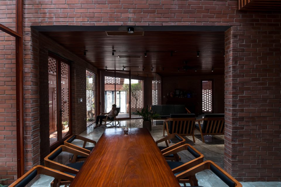 Brick Cave by HP Architects