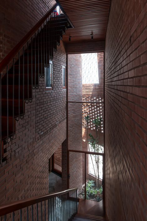 Brick Cave by HP Architects