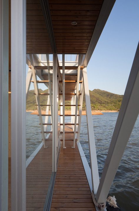 FloatWing Australia by FRIDAY