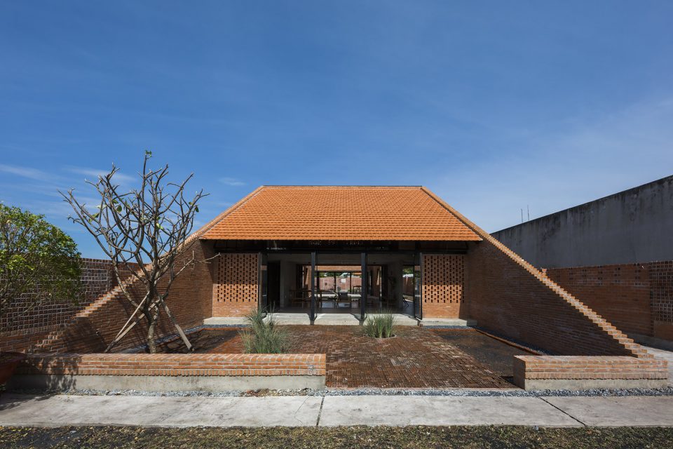 LONG AN HOUSE Vietnam by Tropical Space Co.Ltd