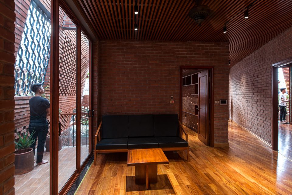 Brick Cave by HP Architects