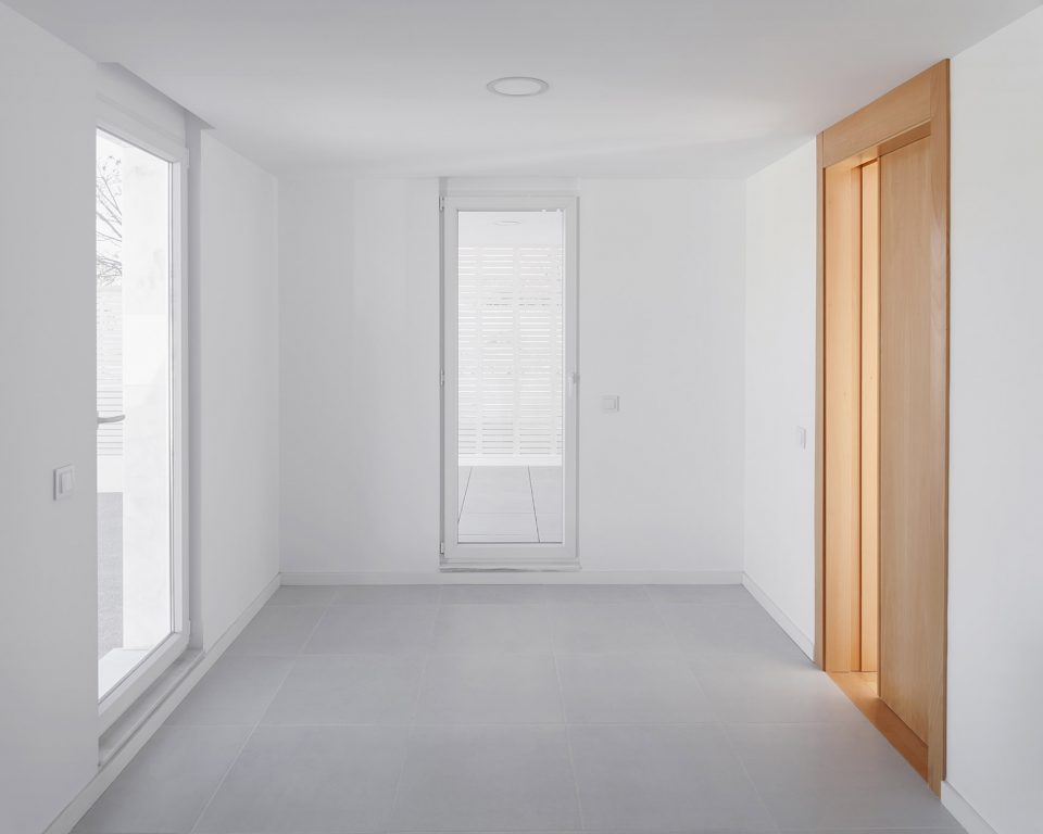 3X3 HOUSE Requena Spain by CRUX ARQUITECTOS