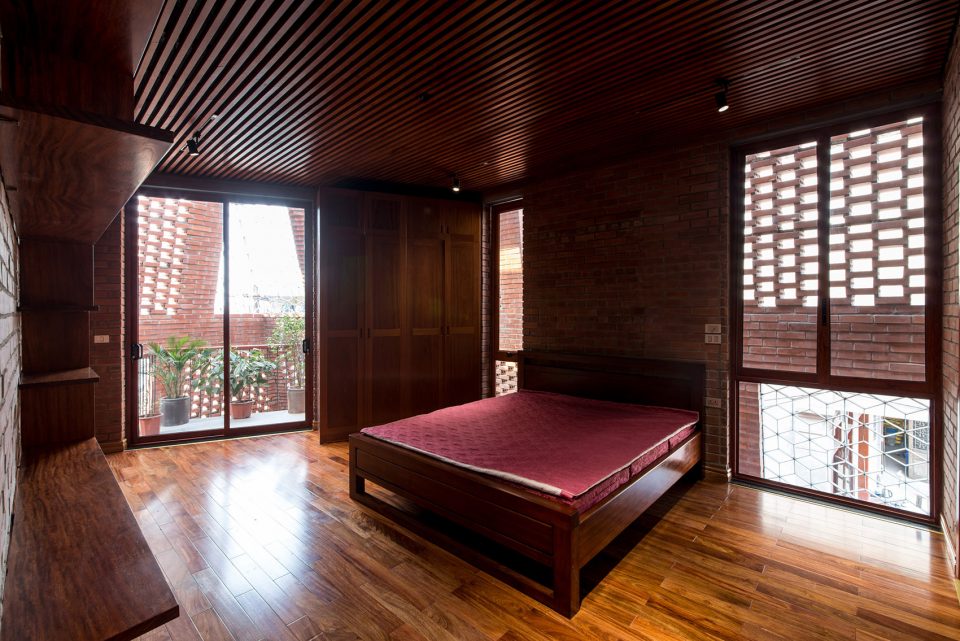 Brick Cave by HP Architects