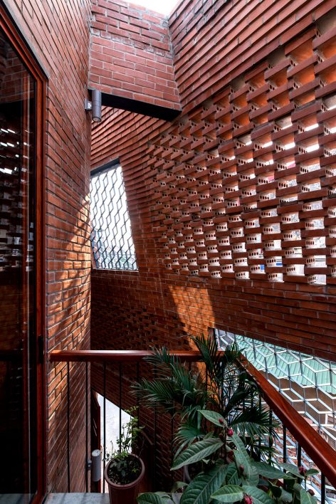 Brick Cave by HP Architects