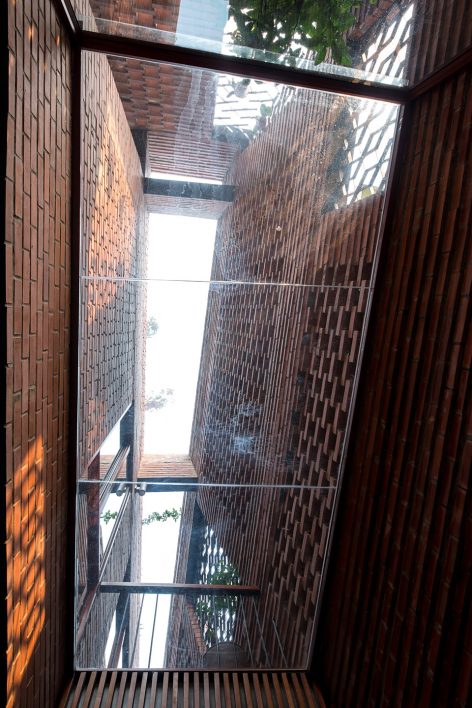 Brick Cave by HP Architects