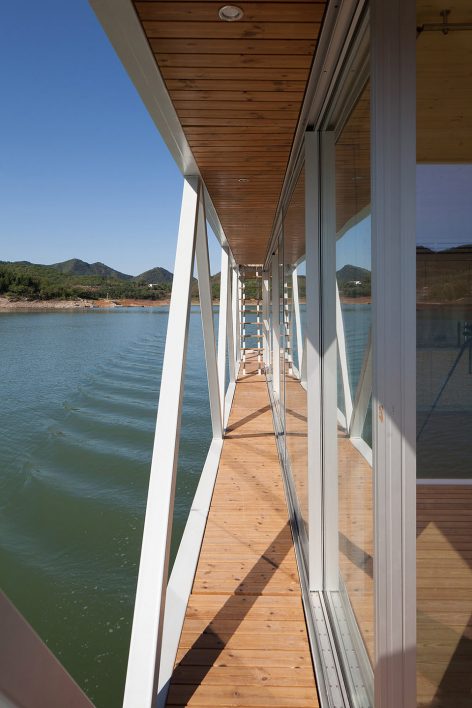FloatWing Australia by FRIDAY