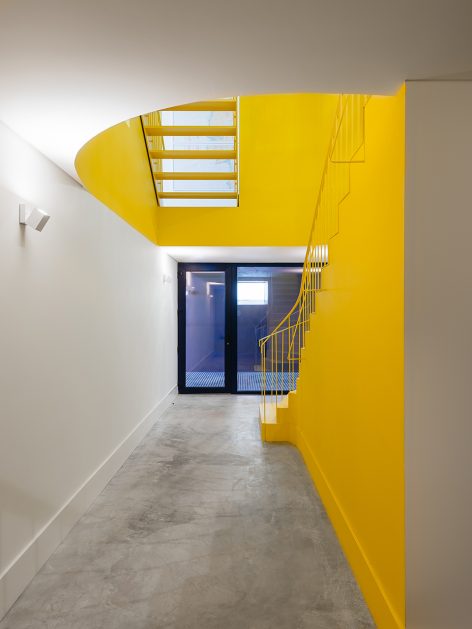 Hostel IN Parede by Aurora Arquitectos studio